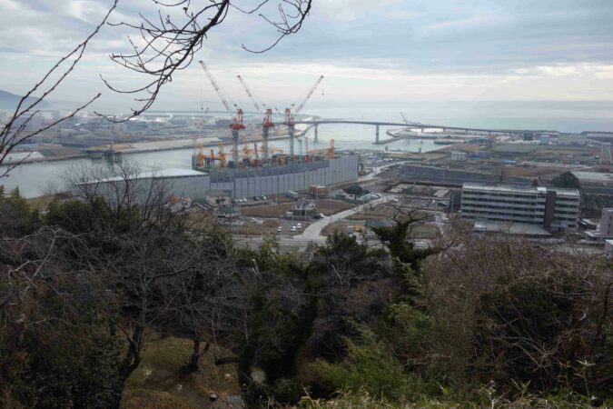 日和山公園から見た日和大橋と旧北上川（石巻市）