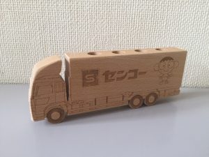 木工品　企業ノベルティー（ペンスタンド）